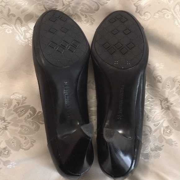 Naturalizer N5 Comfort Black Closed-Toe Heels - Picture 3 of 4